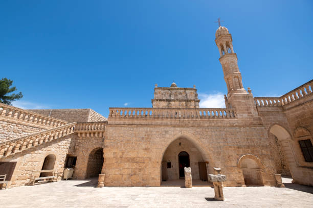 kloster der jungfrau maria in midyat, mardin - midyat stock-fotos und bilder