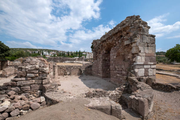 ruins in the temple of apollon smintheion, canakkale, turkey - babakale imagens e fotografias de stock