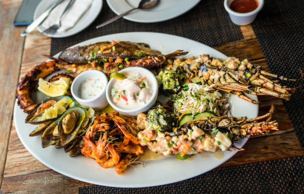 plato de mariscos - melanesia fotografías e imágenes de stock