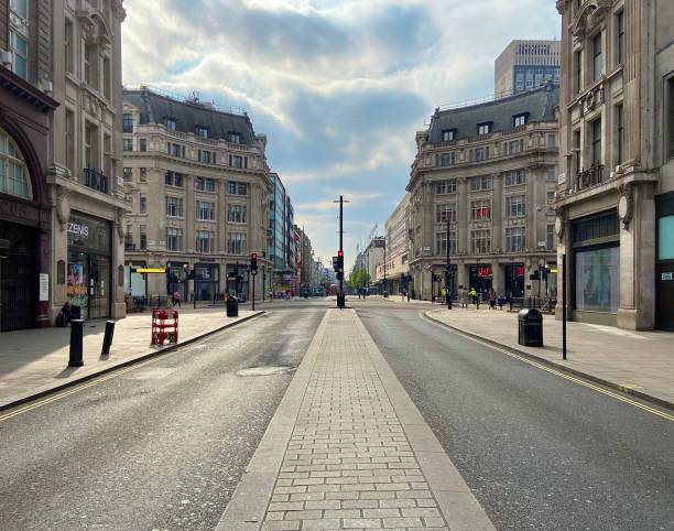 oxford street london keine menschen - abandoned city street built structure stock-fotos und bilder