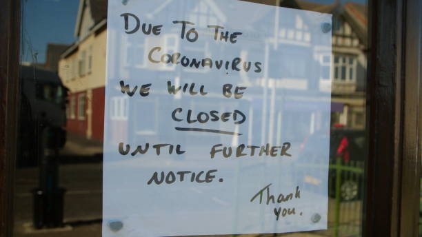 Closed sign in window due to Coronavirus pandemic Independent shop closed until further notice in window due to the COVID 19 coronavirus pandemic, bars, cafes, restaurants, clubs all shut cause of this international crisis closed sign stock pictures, royalty-free photos & images