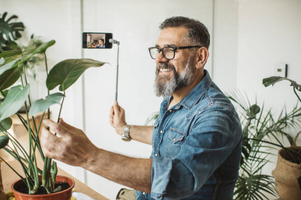 Gardening vlogging during isolation period