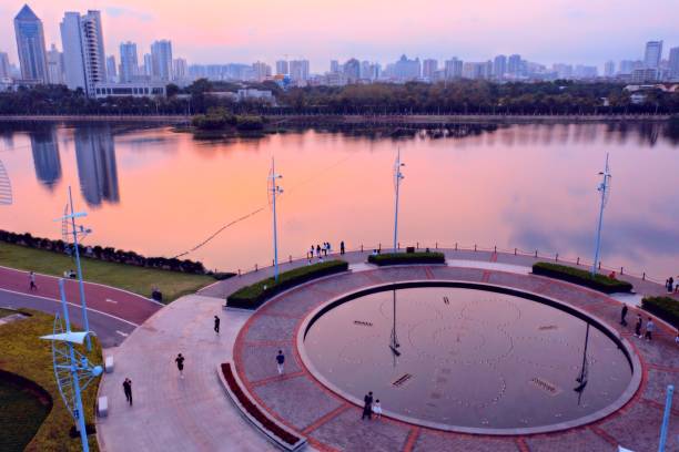 park nad jeziorem nanhu. nanning, guangxi - chiny. - 3503 zdjęcia i obrazy z banku zdjęć