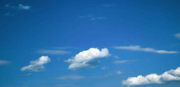 Texture of clouds against a blue sky Texture of clouds against a blue sky, dramatic background of a cloudy sky, background with a rich blue color, changes in the atmosphere movement of cyclones and air masses stratosphere meteorology climate air stock pictures, royalty-free photos & images