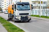 spezialauto-reinigt-die-stra%C3%9Fe.jpg?