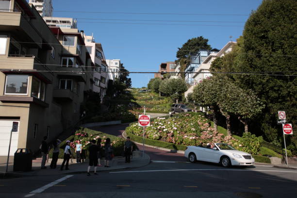 rue lombarde à san francisco - san francisco county lombard street street house photos et images de collection