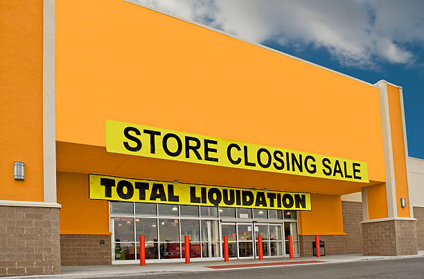 istock Going Out Of Business Sale 121994970