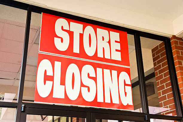fechamento de loja banner - going out of business - fotografias e filmes do acervo