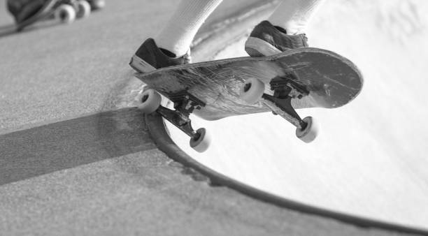 istock Skateboarder making a grind trick in the rail of a bowl. 1219951639