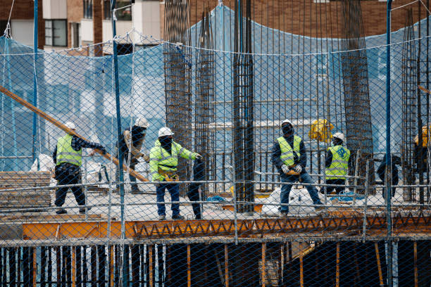 April,April 15 2020, in Madrid, Spain workers work with protective masks to avoid being infected by the covid virus 19 April, April 15 2020, in Madrid, Spain workers work with protective masks to avoid being infected by the covid virus 19 human cardiopulmonary system audio stock pictures, royalty-free photos & images