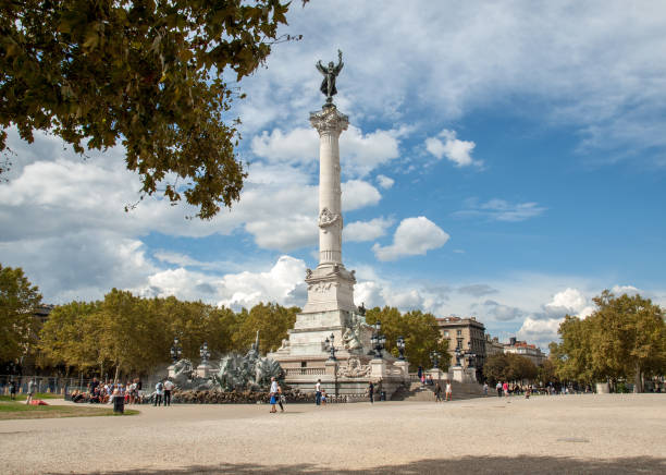 esplanade des quinconces, fountain of the monument aux girondins in bordeaux. france - monument aux girondins imagens e fotografias de stock