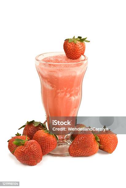 Photo libre de droit de Milkshake À La Fraise banque d'images et plus d'images libres de droit de Aliment - Aliment, Aliments et boissons, Boisson