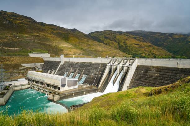 электростанция клайд-дам, новая зеландия - hydroelectric power station фотографии стоковые фото и изображения