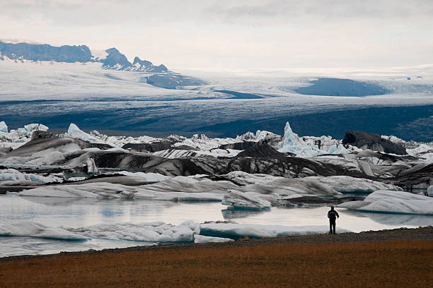 istock Icebergs in Jokulsarlon Glacier Lake, Iceland 122000455