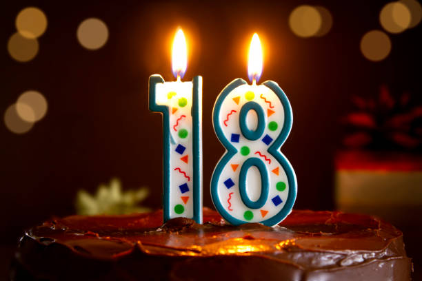 торт ко дню рождения со свечами - birthday birthday card cake cupcake стоковые фото и изображения