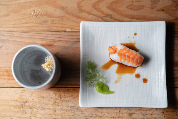 traditionelle garnelen sushi, mit sojasauce und senf - maki sushi japanese culture food and drink still life stock-fotos und bilder