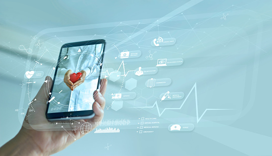Salud, Doctor en línea y concepto de hospital virtual, Diagnóstico y consulta médica en línea en smartphone, Comunicación con paciente en red, Tecnología innovadora y médica. photo