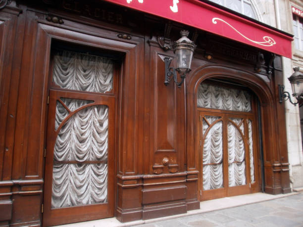 maxim's - art nouveau door paris france luxury zdjęcia i obrazy z banku zdjęć