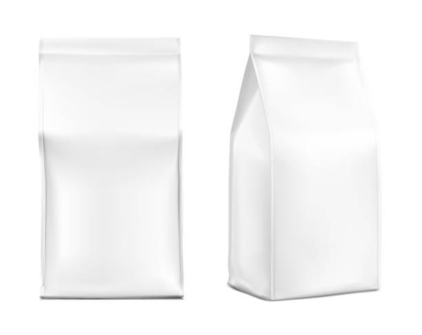 흰색 배경에 고립 된 현실적인 음식 가방. 전면, 아이소메트릭 뷰. - coffee bag stock illustrations
