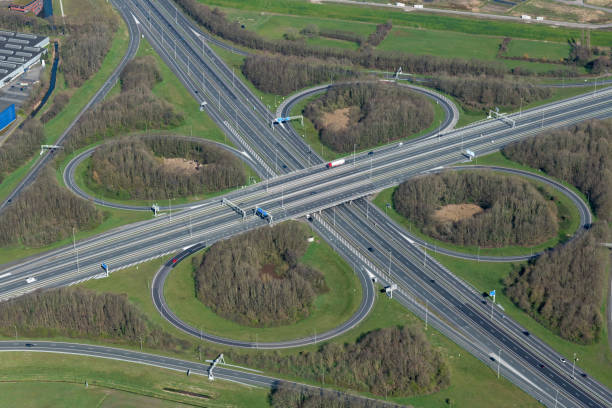junction hoevelaken, países bajos - highway traffic aerial view netherlands fotografías e imágenes de stock