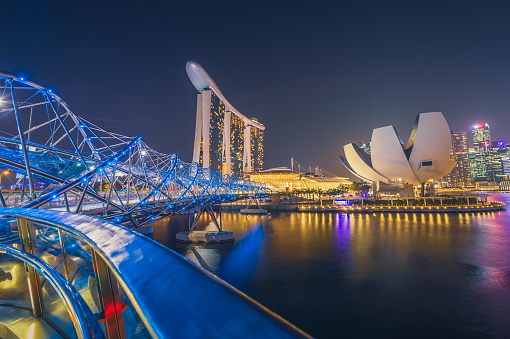 Marina bay ,Singapore  - June 18 , 2015 : 2015 : People enjoying their weekend with Singapore's famous view of marina bay is a popular tourist attraction in the Marina District of Singapore.