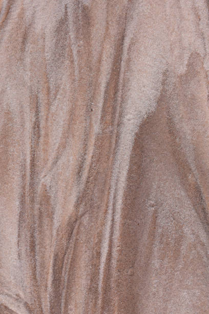 浸食砂の白、ベージュ、茶色の色合い - disappearing nature vertical florida ストックフォトと画像