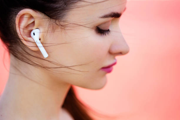 istock Woman profile in headphones 1220158787