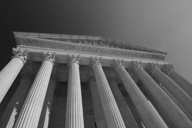 закон и порядок - верховный суд сша, вашингтон, округ .c. - law legal system column sky стоковые фото и изображения