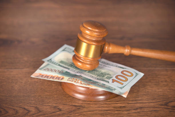 istock judge and money 1220212460