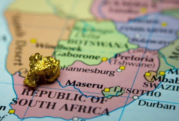 gold on top of map of south africa - transvaal imagens e fotografias de stock