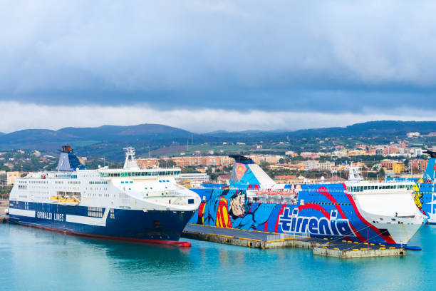 grimaldi lines y tirrenia athara ferries / ferry - superman superhero heroes business fotografías e imágenes de stock