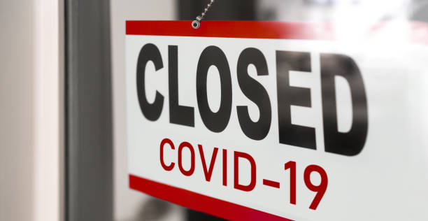Closed businesses for COVID-19 pandemic outbreak, closure sign on retail store window banner background. Government shutdown of restaurants, shopping stores, non essential services Closed businesses for COVID-19 pandemic outbreak, closure sign on retail store window banner background. Government shutdown of restaurants, shopping stores, non essential services. closed sign stock pictures, royalty-free photos & images