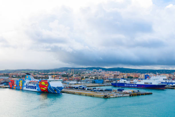 buque de ferry tirrenia bithia y tirrenia (hartmut puschmann) ro-ro cargo y passenger ship - superman superhero heroes business fotografías e imágenes de stock