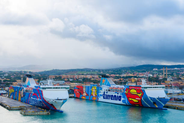 buques de ferry tirrenia athara y tirrenia bithia - superman superhero heroes business fotografías e imágenes de stock