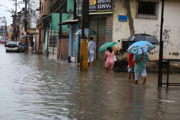 затопленной области из-за дождей в сальвадоре - non urban scene landscape sky flood стоковые фото и изображения
