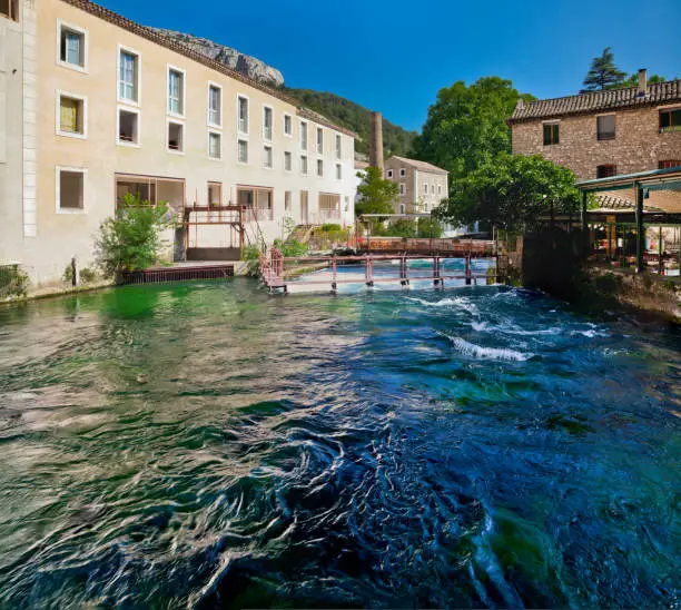 Emerald green waters of Sorgue river,Fontaine-de-Vaucluse, South of France.