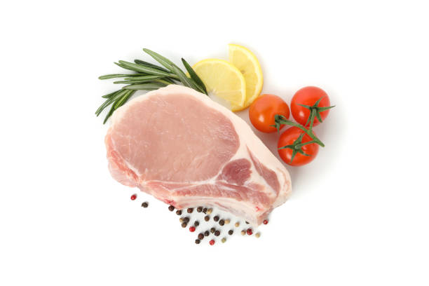 viande crue pour steak et ingrédients isolés sur fond blanc - schnitzel cutlet meat isolated on white photos et images de collection