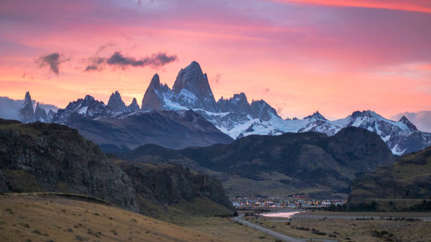 엘 샬테른 시와 피츠 로이 무테인 - cerro torre 뉴스 사진 이미지