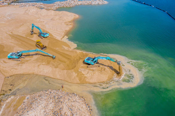 вид дрона на пляж лунг мей, тай мей тук, гонконг - reclaimed land стоковые фото и изображения