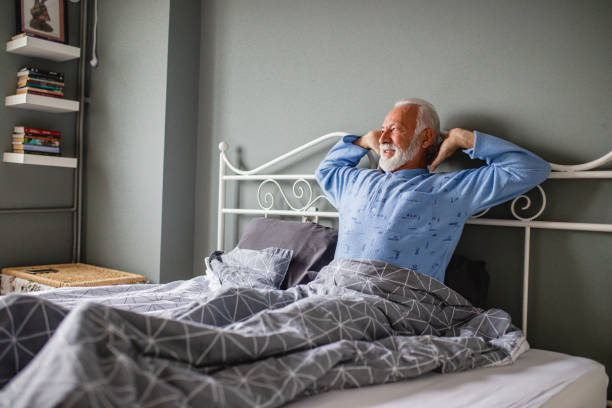 senior man waking up - quilt 60s 70s activity imagens e fotografias de stock