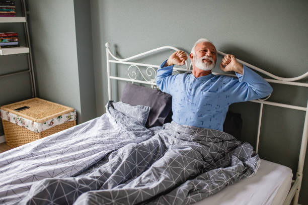 senior man waking up - quilt 60s 70s activity imagens e fotografias de stock