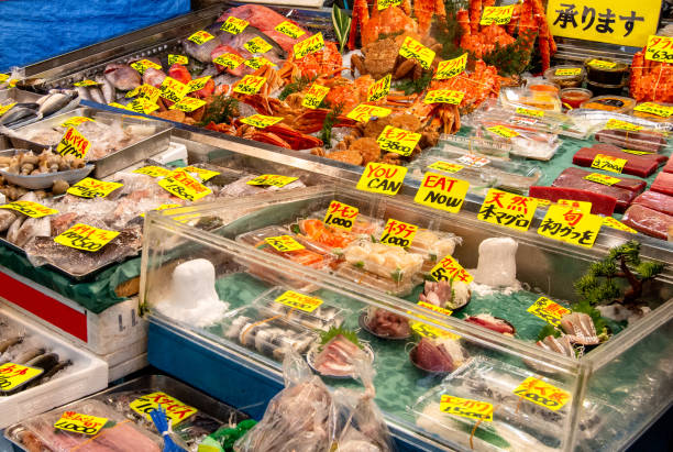 przystanek rybny na targu rybnym tsukiji - fish market prepared fish seafood photography zdjęcia i obrazy z banku zdjęć