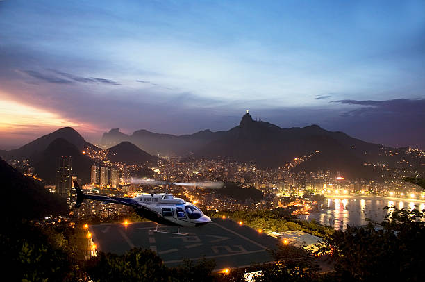 рио-де-жанейро в ночное время - rio de janeiro corcovado copacabana beach brazil стоковые фото и изображения