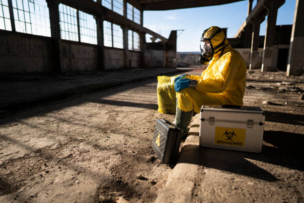 istock Working in scary places is no deal for him 1220432093