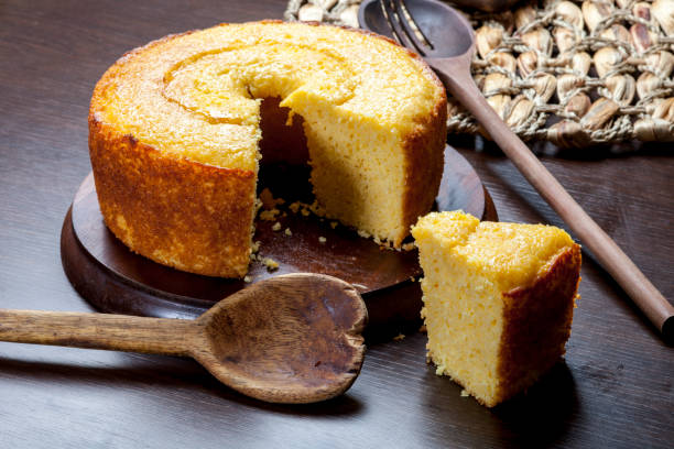 вкусный свежий кукурузный торт - vegetable baked cake cup стоковые фото и изображения