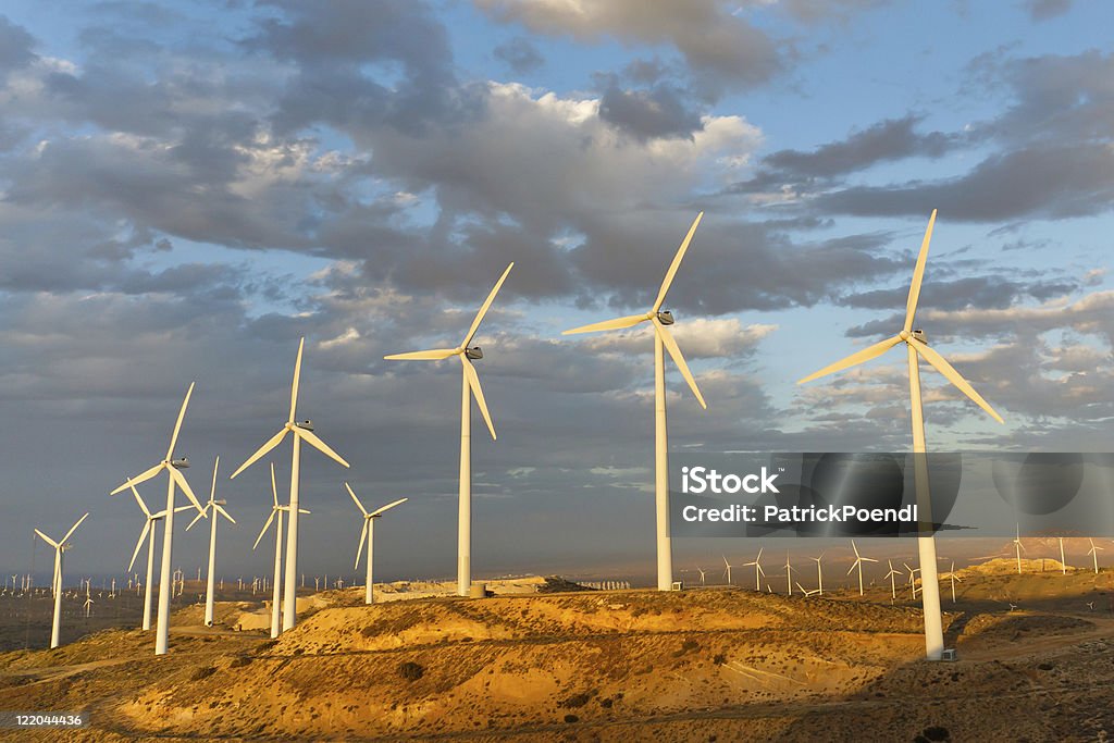 Wind Farm at Tehachapi aprobado, California, USA - Foto de stock de Aerogenerador libre de derechos