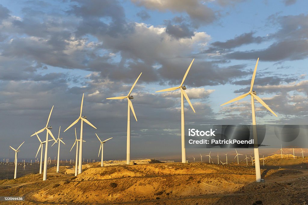 Wind Farm at Tehachapi проходят, Калифорния, США - Стоковые фото Ветряная электростанция роялти-фри