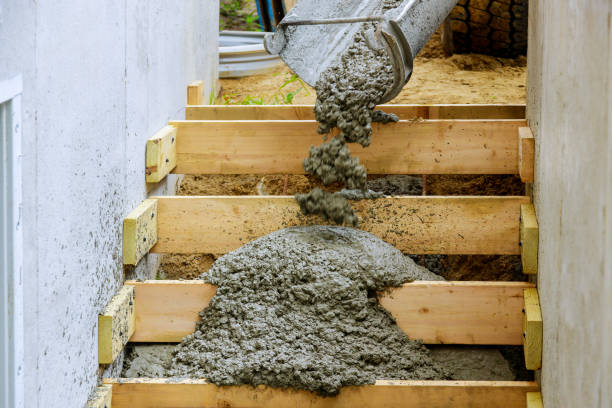 subindo e descendo as escadas derramando no porão - basement concrete construction form - fotografias e filmes do acervo