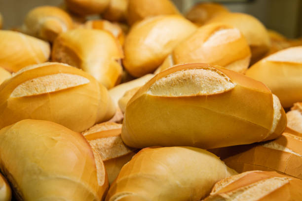 pão francês no brasil - bakery bread carbohydrate cereal plant - fotografias e filmes do acervo