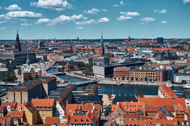 kopenhaga jest stolicą danii. - nyhavn canal zdjęcia i obrazy z banku zdjęć